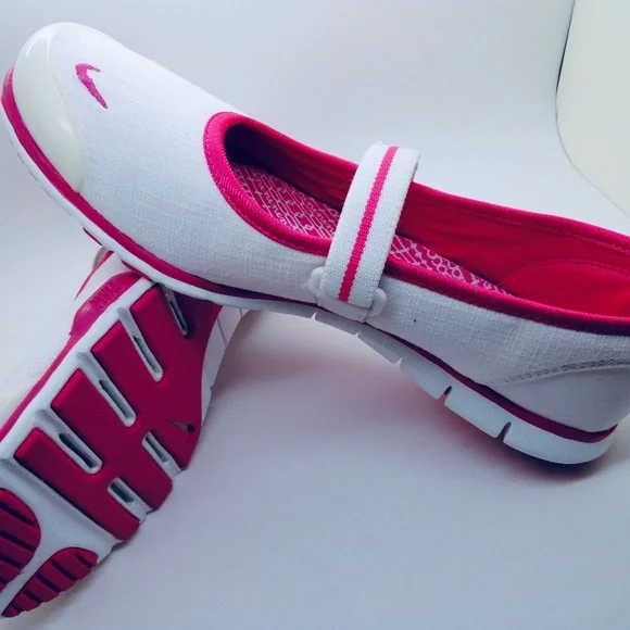 Nike NWT Mary Jane Size 6 White Sneakers Shoes - Picture 14 of 15